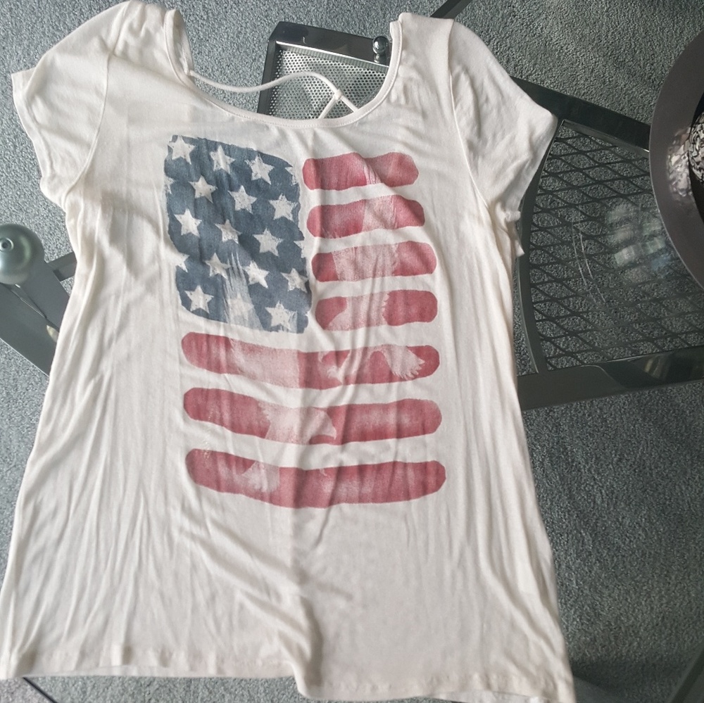 Light weight patriotic USA flag tee. NWOT